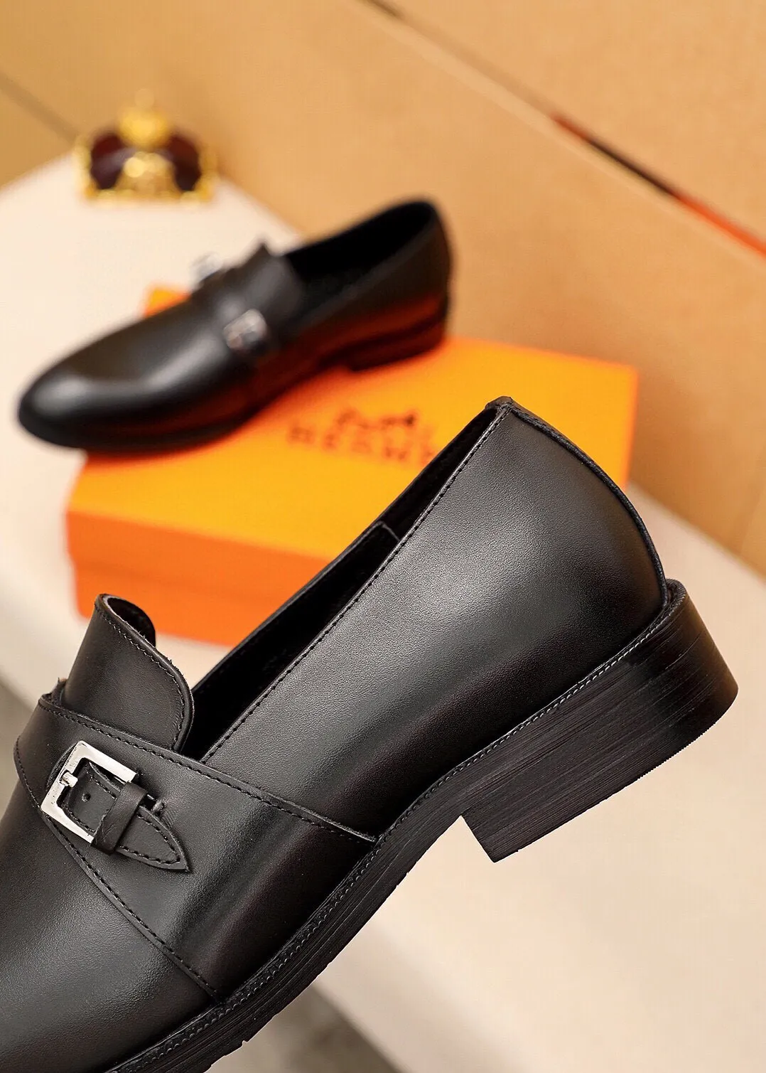 Men's shoes 💰480 💐 Product trademark: HERMES "Hermès" casual leather shoes Regular size: 38-44 (45🉑️customized) Product materials: Selected imported first-layer calfskin upper + classic hardware buckle, imported water-dyed 🐂 cowhide lining. Strong three-dimensional visual effect, non-slip and wear-resistant combination outsole Color: 2⃣️colors available